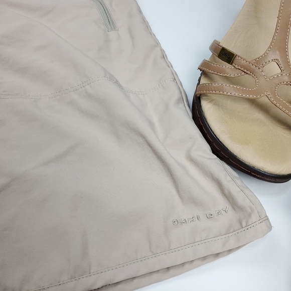 Columbia GRT Tan Skirted Athleisure Shorts Sz Med - Picture 6 of 9